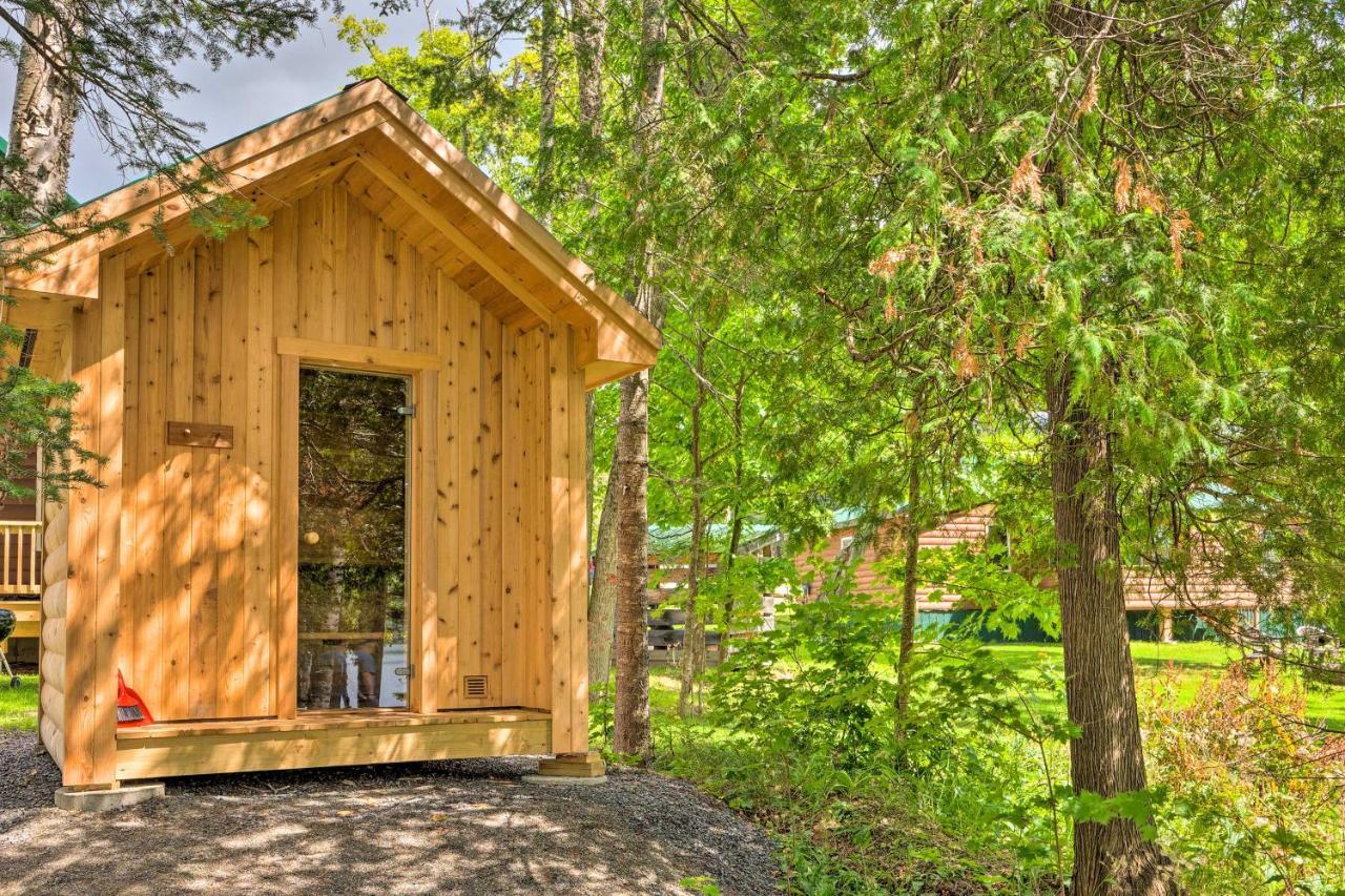 Rustic Cabin Retreat On Rangeley Lake! エクステリア 写真