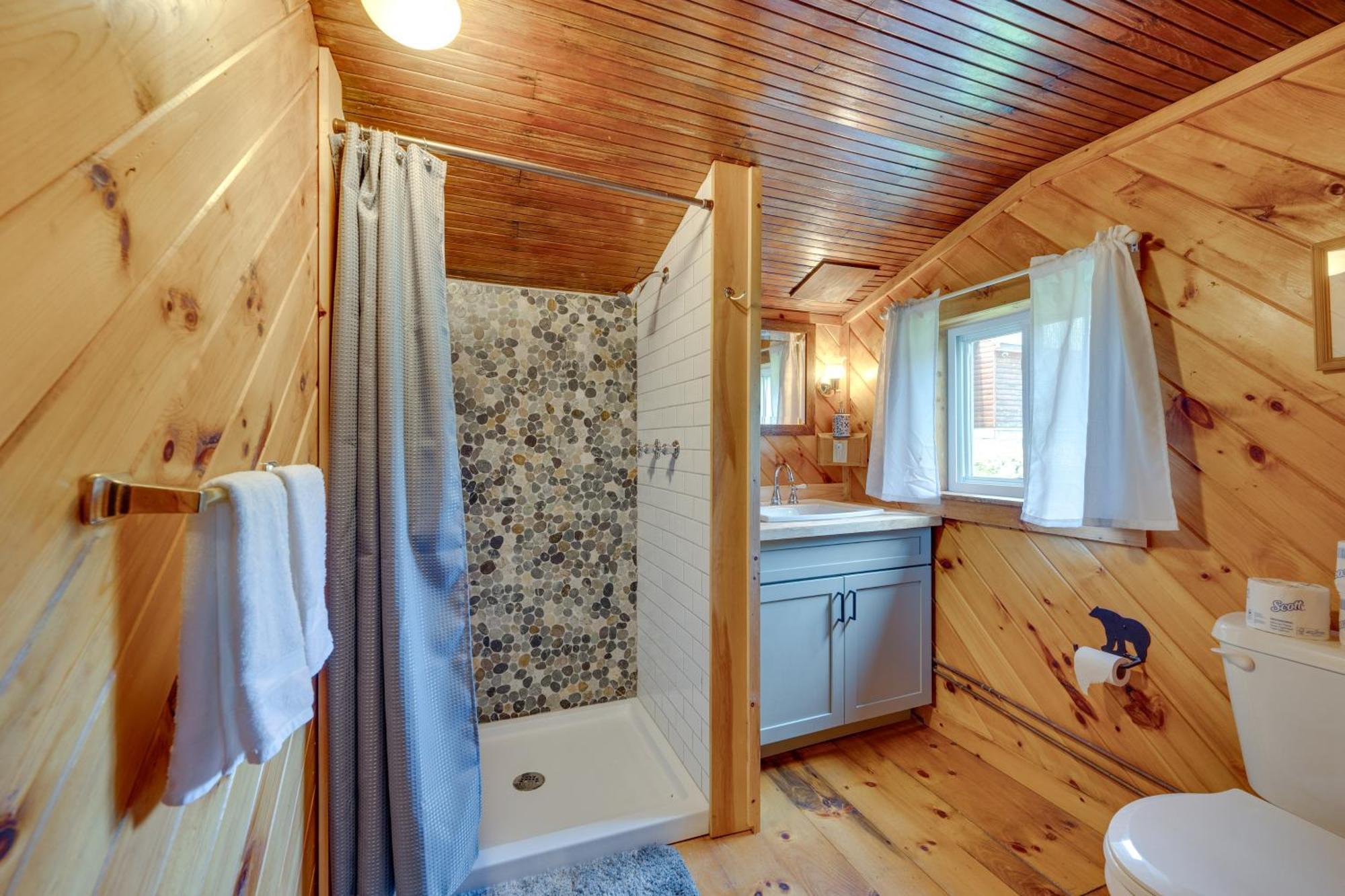 Rustic Cabin Retreat On Rangeley Lake! エクステリア 写真